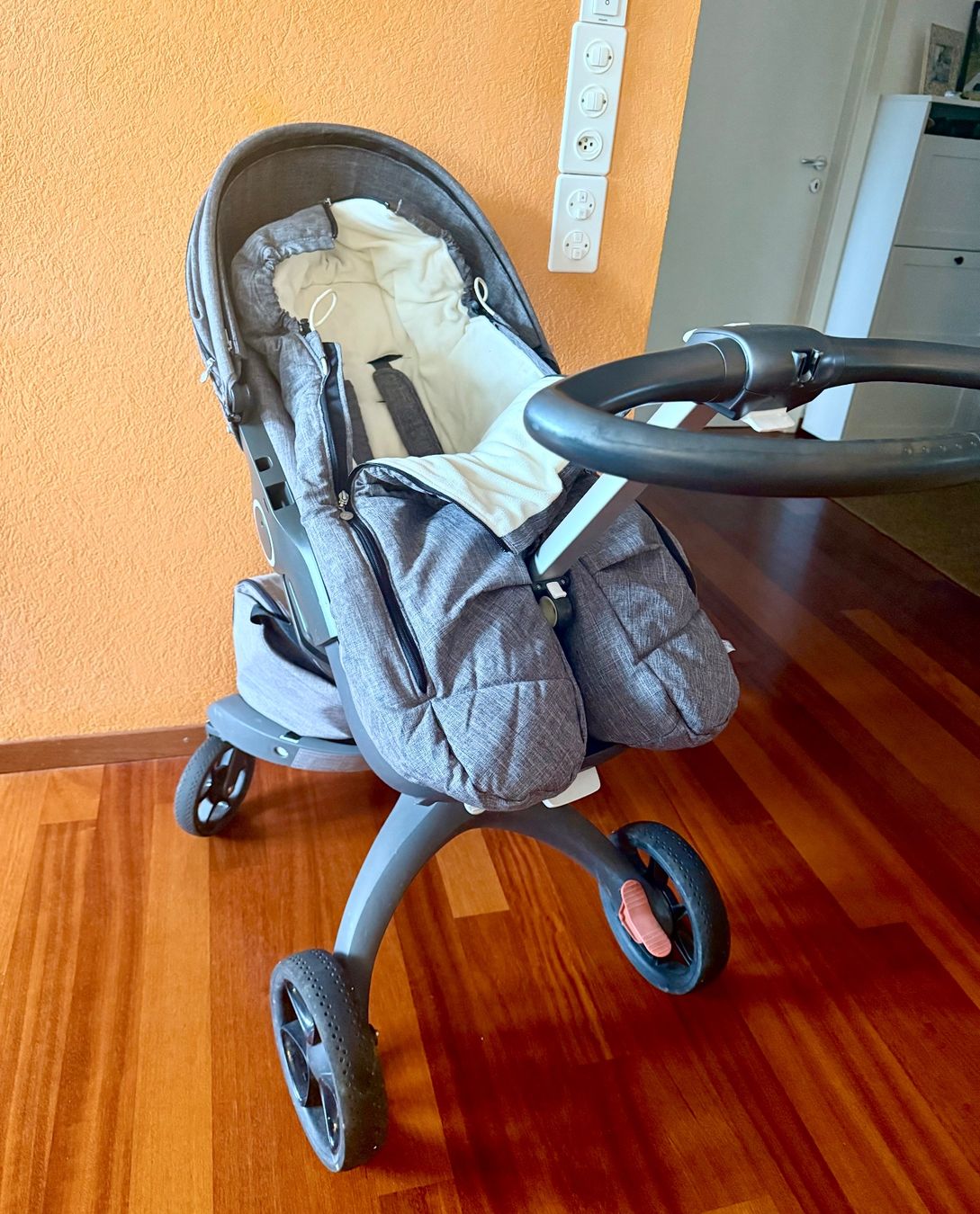 Stokke Carrozzine: Poussette Stokke Xplory Gris, Kit Complet – Usato da Mont-sur-Lausanne venduto da cit_8xct 3