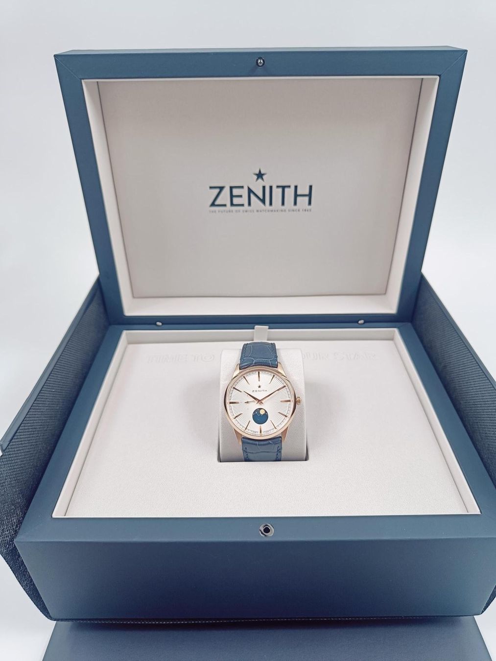 Zenith Orologi: ZENITH "ELITE MOONPHASE" IN 750 ROSÉGOLD, 40.50 MM – Nuovo (secondo la descrizione) da Luzern venduto da EdiGem 1