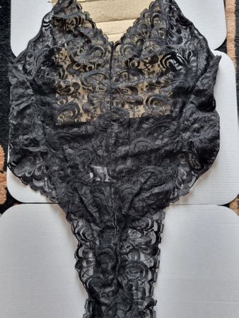 Body mit Spitzen, schwarz, Gr. M
