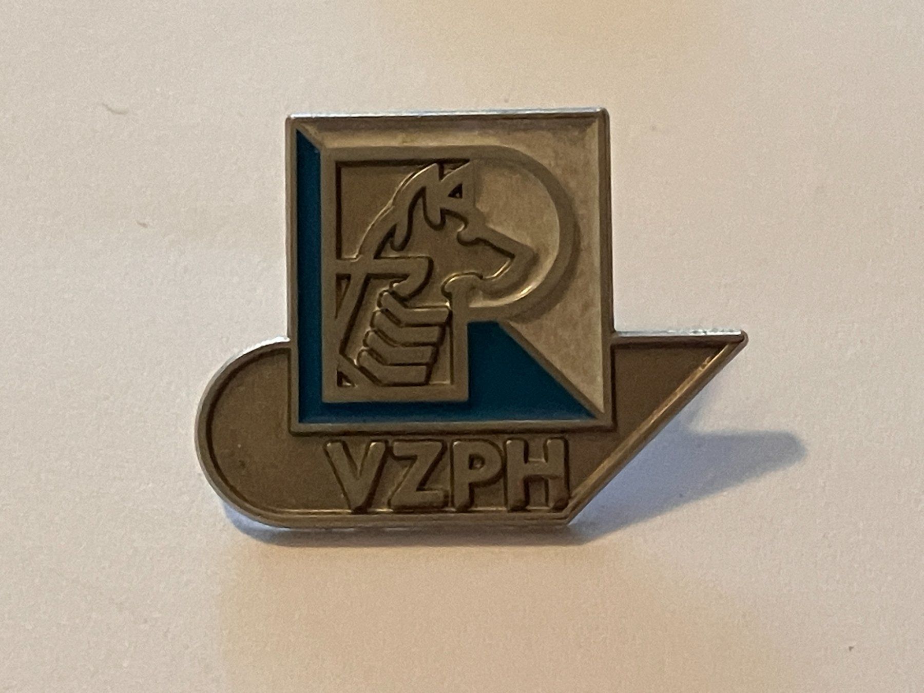 Placchette & Badge: 1 Pin VZPH – Usato da Basel venduto da djwwpp