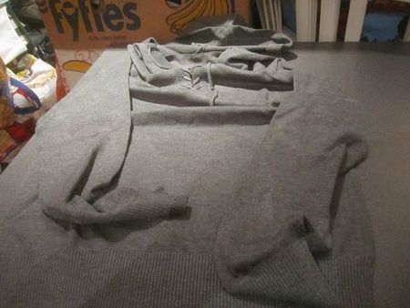 Kapuzenpullover ca. Grösse S, grau/Bändel