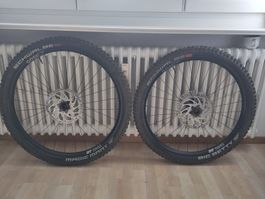 Paire de roues DT Swiss E1900 + Magic Mary/Big betty