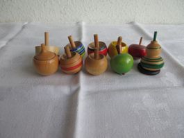 10 asiatische Holz-Kreisel, aus Sammlung