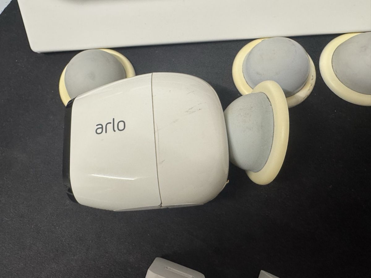 Arlo Camcorder: Arlo Pro Überwachungssystem – 4 Kameras + Base Station – Gebraucht aus Gunzgen von Node4164 3