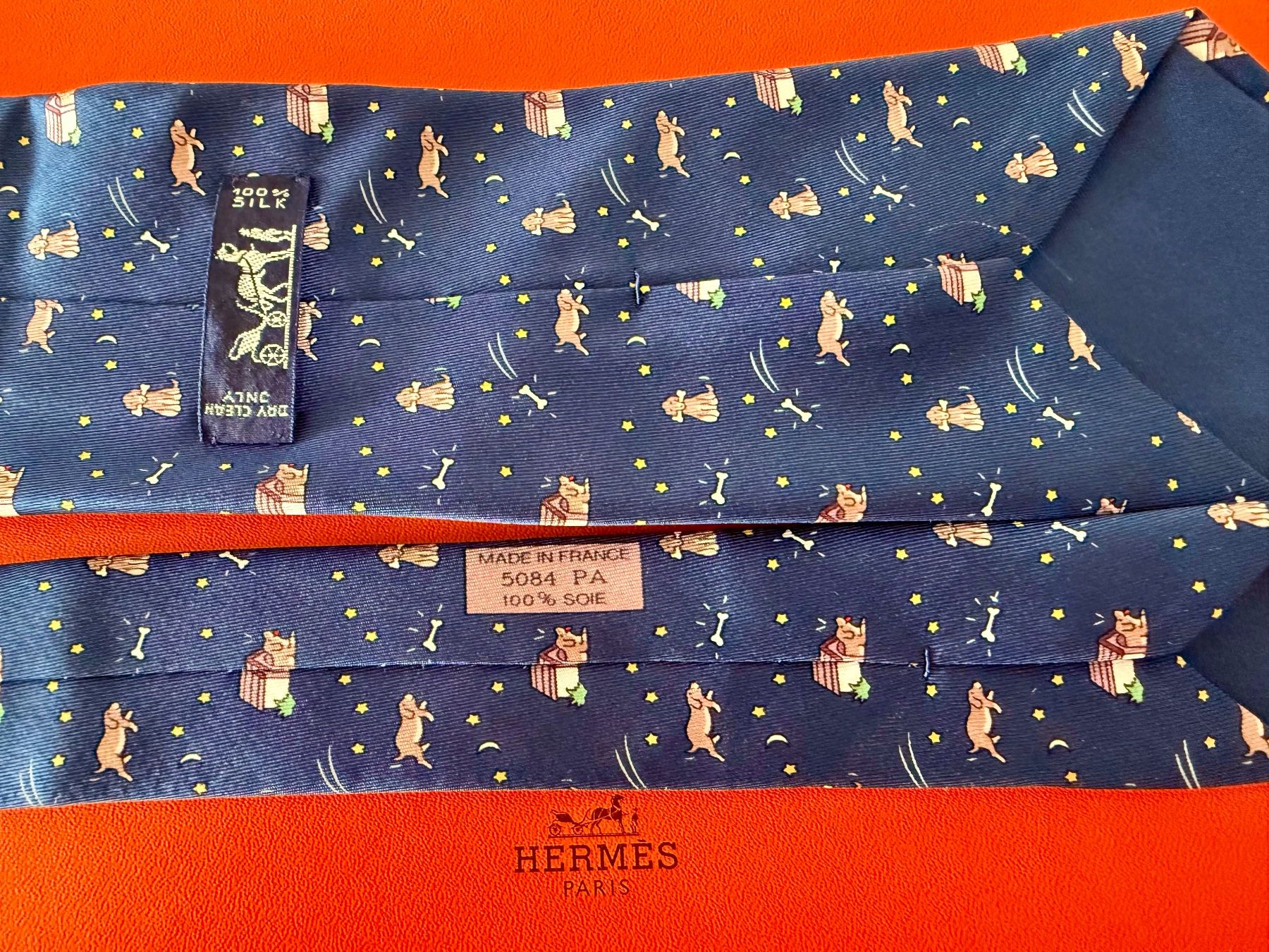 Hermès Cravates: Cravate HERMES-Paris „Dog & Bone“ - avec box original – Neuf (Voir description) à Le Mont-sur-Lausanne par luxurylover 3