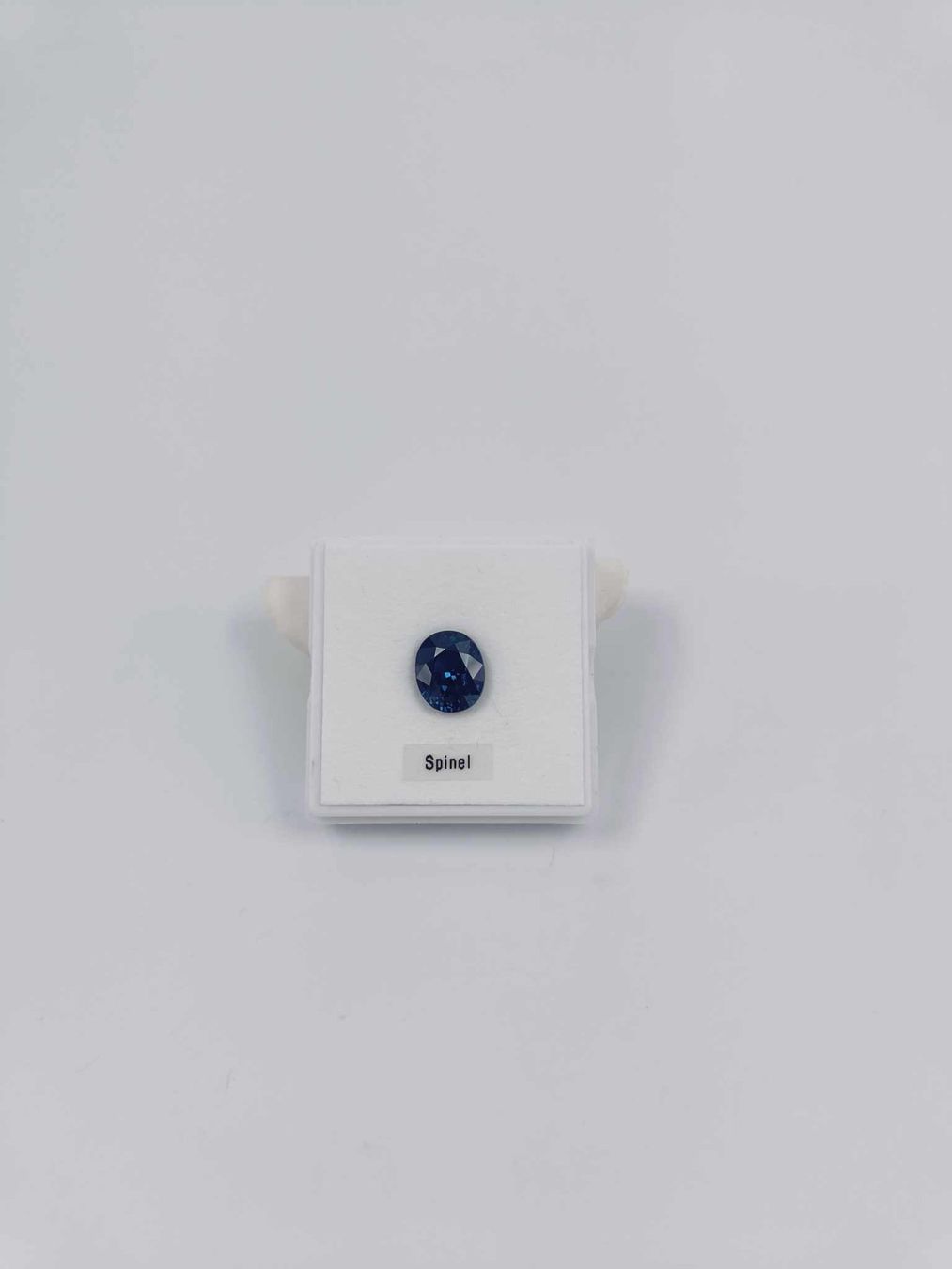 Pietre preziose: 1 TIEFBLAUER SPINELL 9.99CT. – Usato da Luzern venduto da EdiGem 1