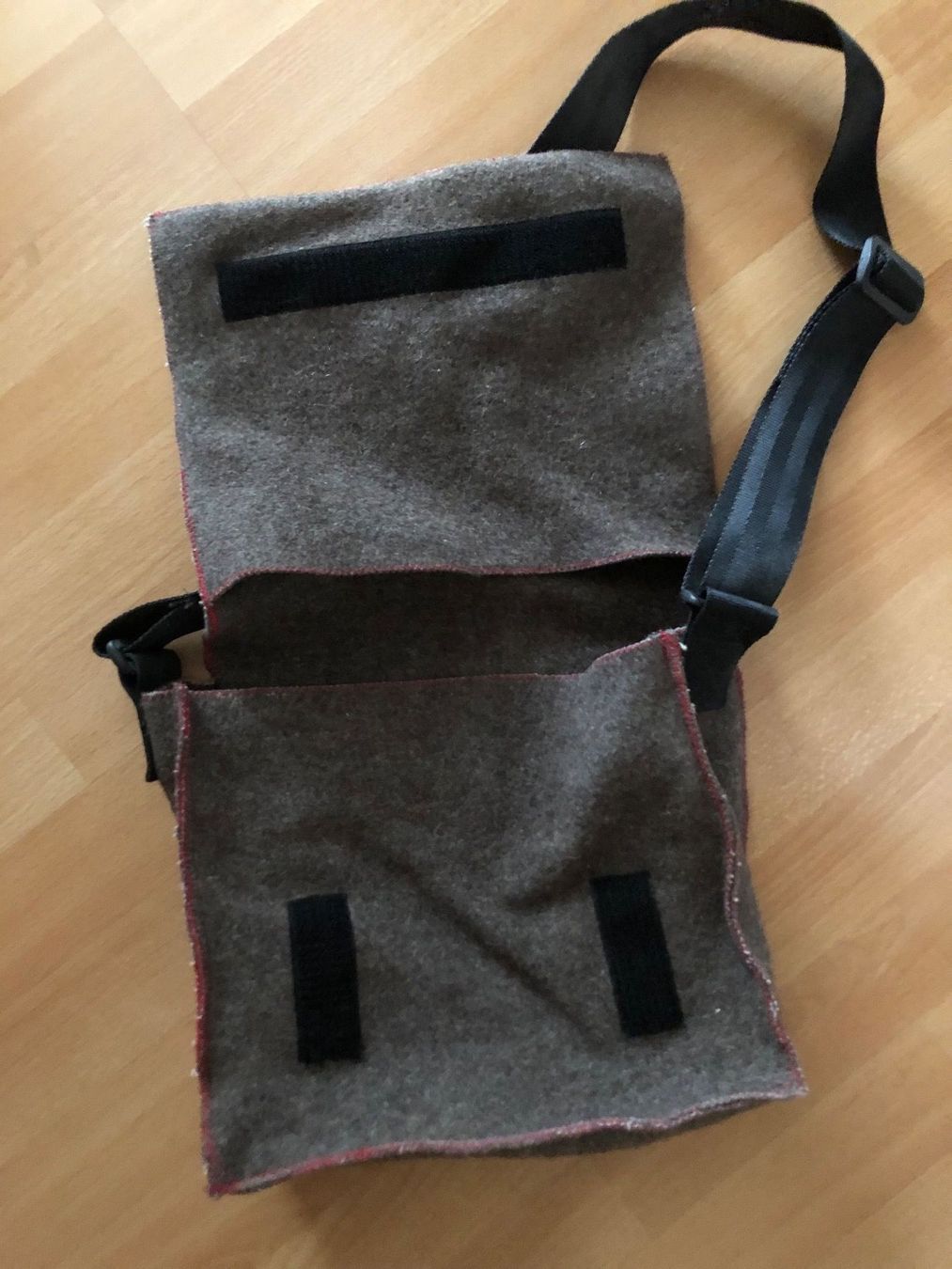 Borse da donna: Schweizer Armeedecke Handtasche Handarbeit – Nuovo (secondo la descrizione) da Davos Platz venduto da cilgia08 1