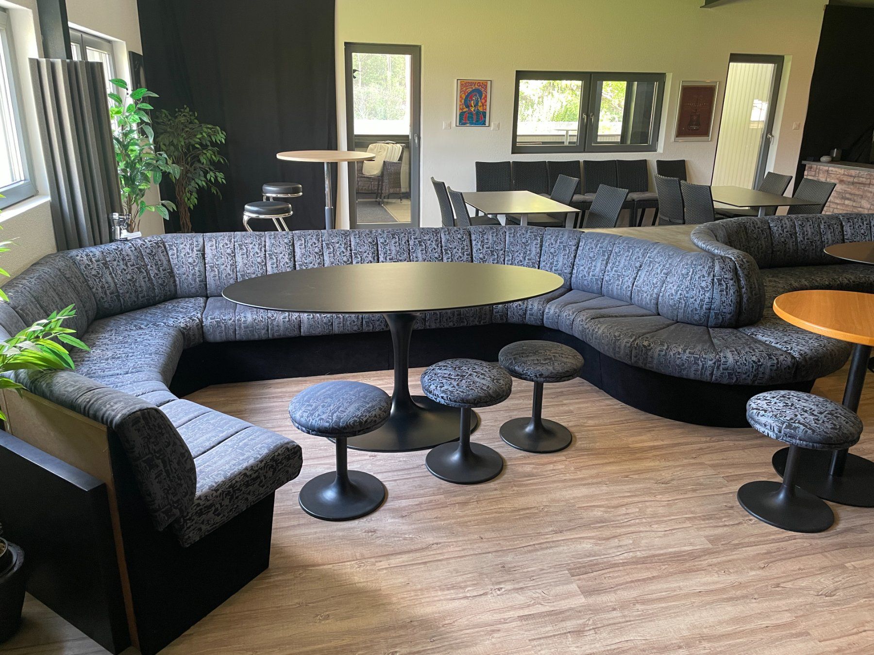 Divani: Bistro Launch 22 Sitzplätze Modular – Usato da Fislisbach venduto da inf_lcr9