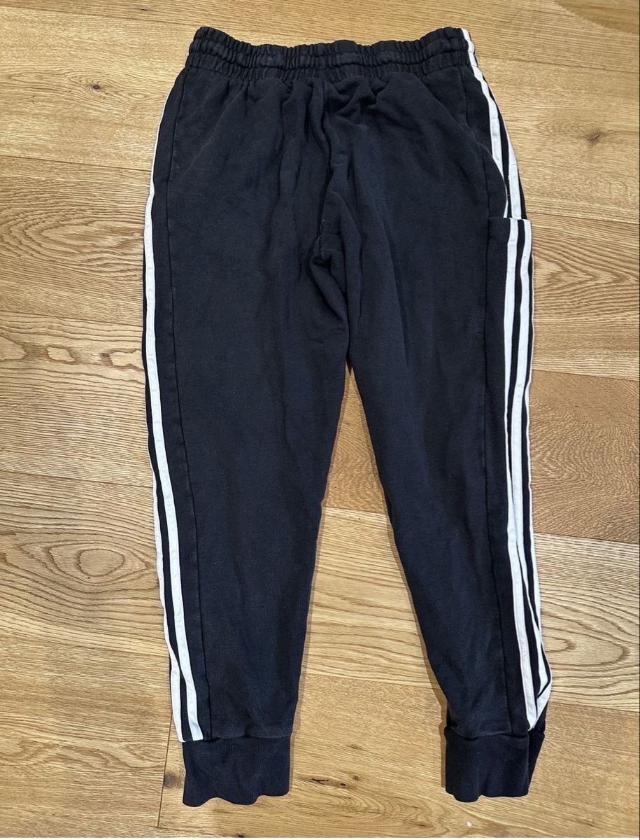 Adidas Pantaloni: Adidas Trainingshose schwarz Grösse M gebraucht – Usato da Bern venduto da Klaas06 1