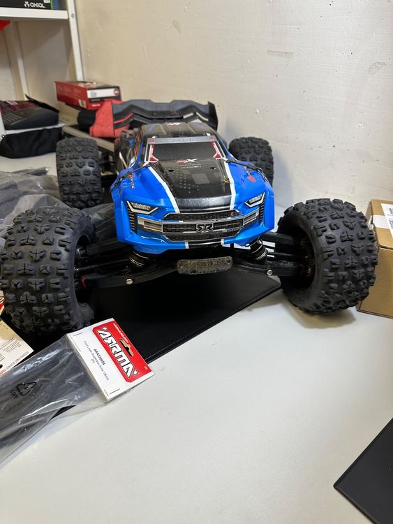 Voiture Télécommandée 6s Brushless 1/8 6S BLX - Truck Brushless 4x4 RTR