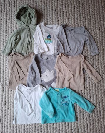 Babyshirts und Strickjacken, Grösse 62/68