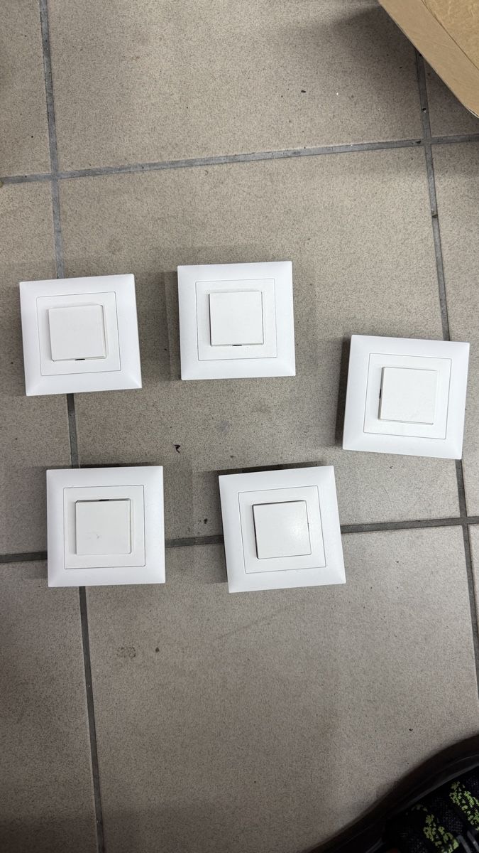 Interrupteurs: 5x UP Taster/Schalter – D'occasion à Schaffhausen par Alles_k
