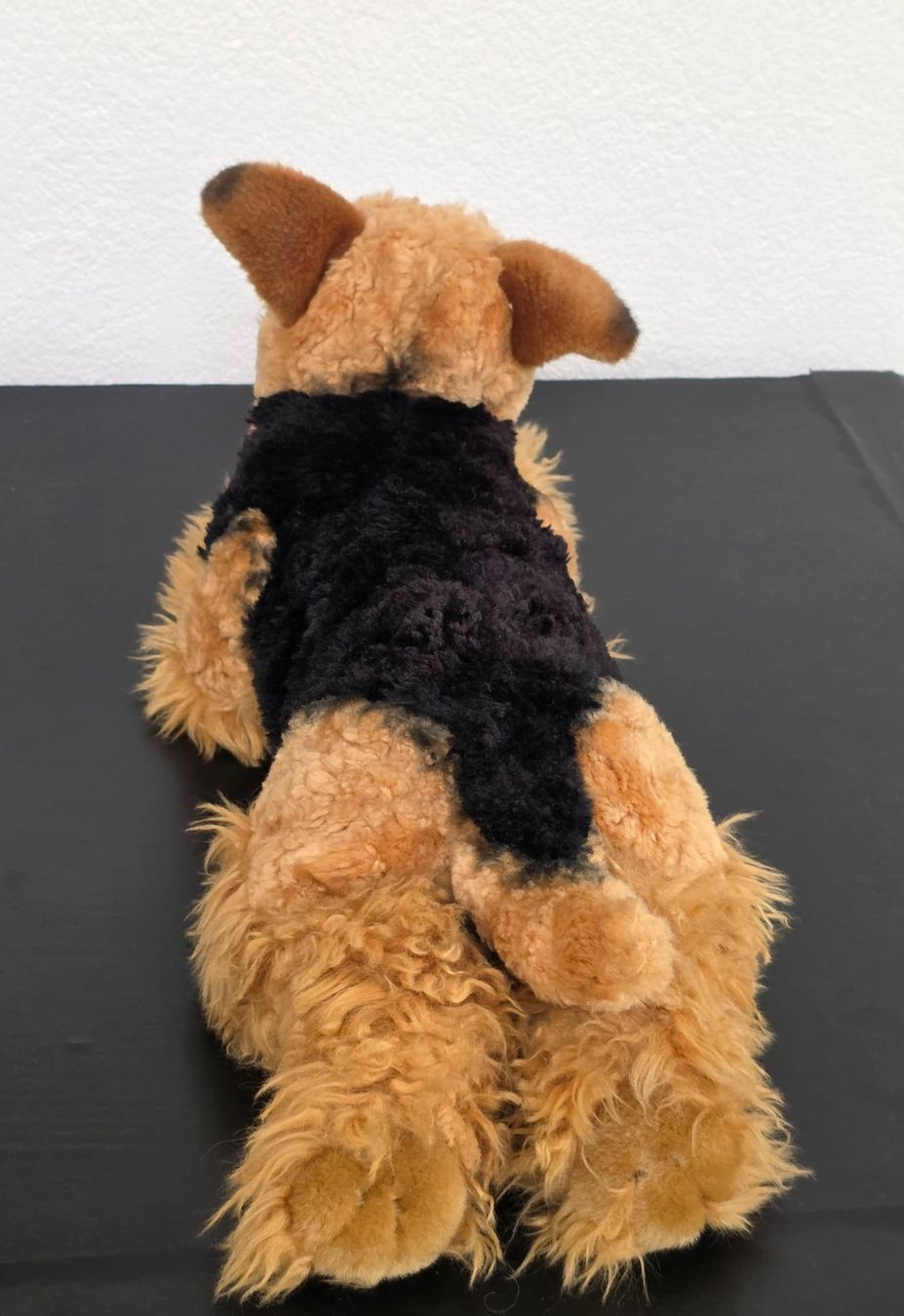 Giocattoli: Plüschtier Airedale Terrier liegend – Usato da Rheinsulz venduto da Dred 5