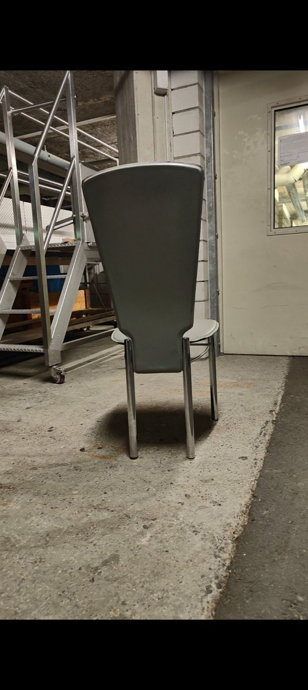 Stühle: 4 Leder Stühle – Gebraucht aus Luzern von reti89 1