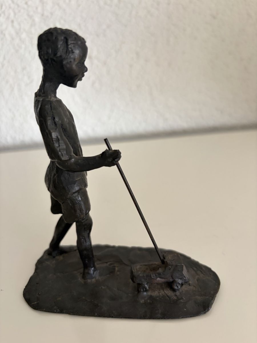 Sculture & Statue: Bronze, Kleiner Junge mit Spielzeug, unl, monogrammiert – Usato da Zürich venduto da eileenchen1 3