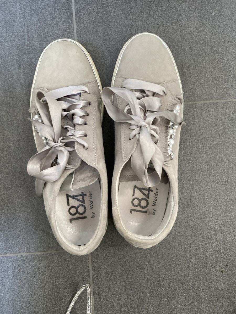 Walder Scarpe da donna: Sneaker 184 by Walder grau mit Perlen Grösse 39 – Usato da Homberg b. Thun venduto da Homata 6