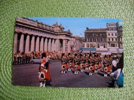 Pipes and Drums in Edinburgh Ansichtskarte ungelaufen