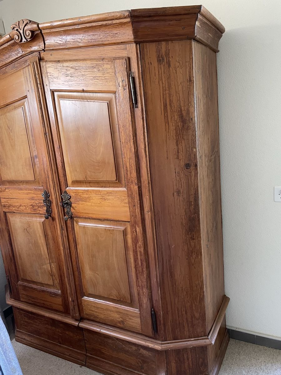 Armadi: Alter, antiker Massivholz Schrank – Usato da Solothurn venduto da gamma999 1