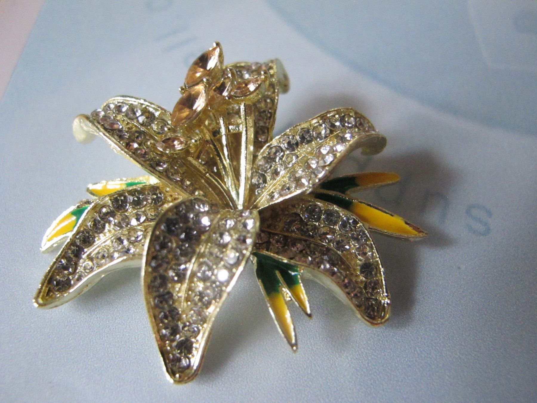 Broschen & Nadeln: Brosche, vergoldet mit Strass - Blumendesign! – Neu (gemäss Beschreibung) aus Löhningen von Chimae67 2