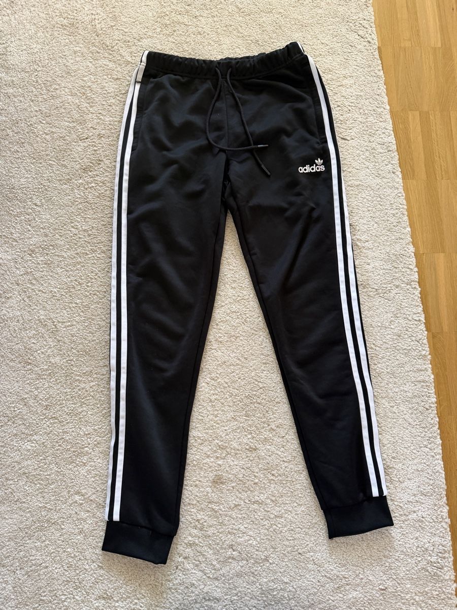 Adidas Pantaloni: Adidas Jogginghose – Nuovo (secondo la descrizione) da Niederuzwil venduto da Lisascloset