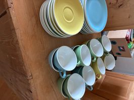 Kaffee-Set bunt Tassen und Untertassen gebraucht