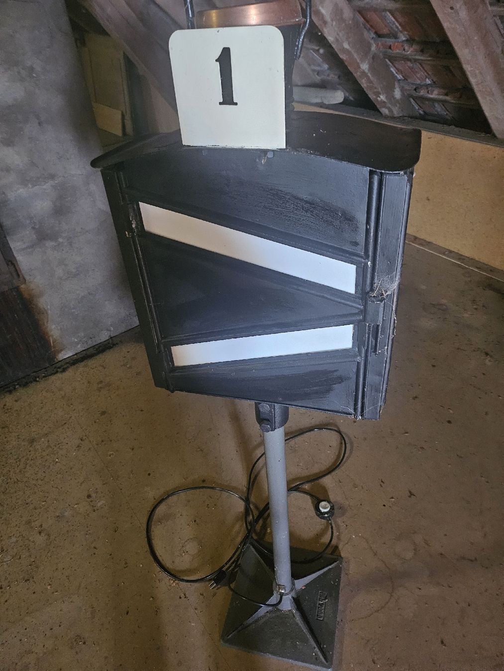 Lampade: Guss Bahnhofslampe Stehlampe  – Usato da Pfeffikon Lu venduto da Rosentraum 1