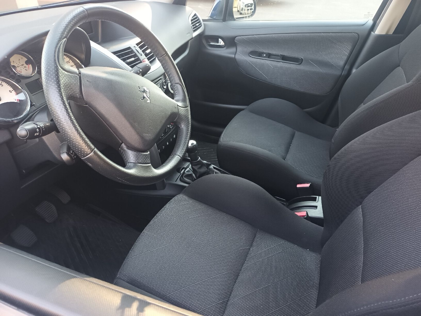 Peugeot Automobili: Peugot 207 – Usato da Wildegg venduto da wer_6tpb 3
