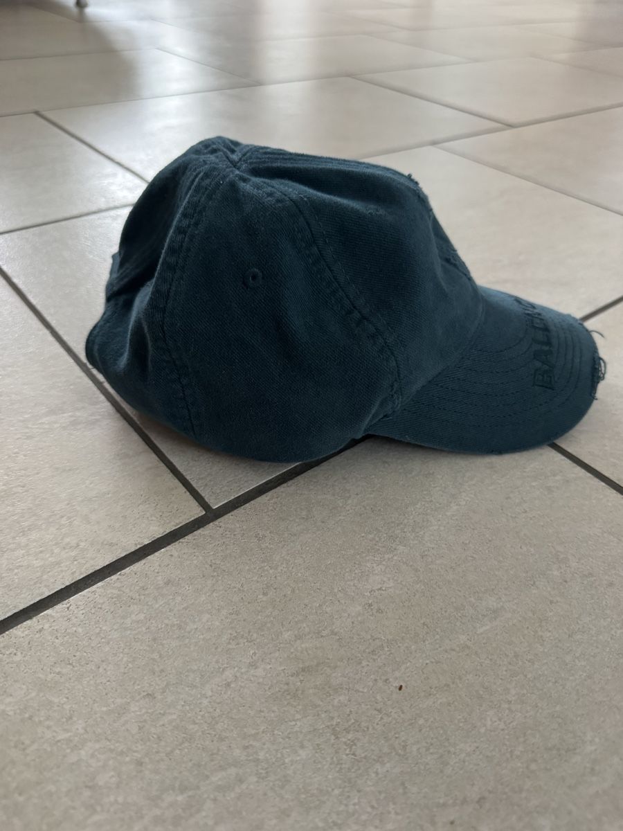 Balenciaga Altro in  Abbigliamento & Accessori: Balenciaga Cap – Usato da Laufenburg venduto da gia_ts98 1