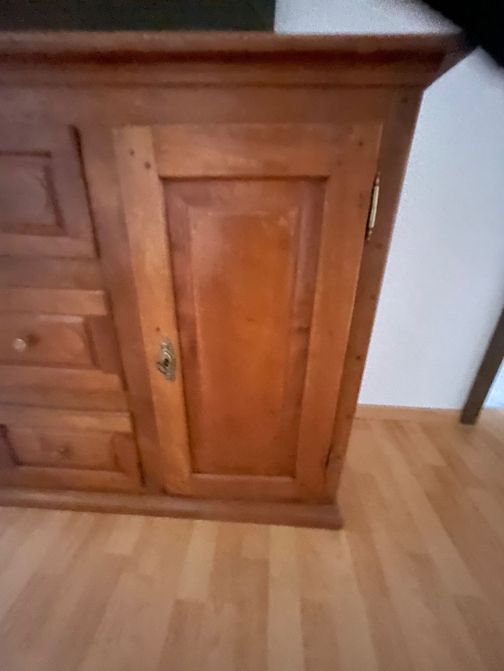 Büffets: prachtvolles Buffet antik, wahrscheinlich Eichenholz – Gebraucht aus Rütihof von Bemawe 3