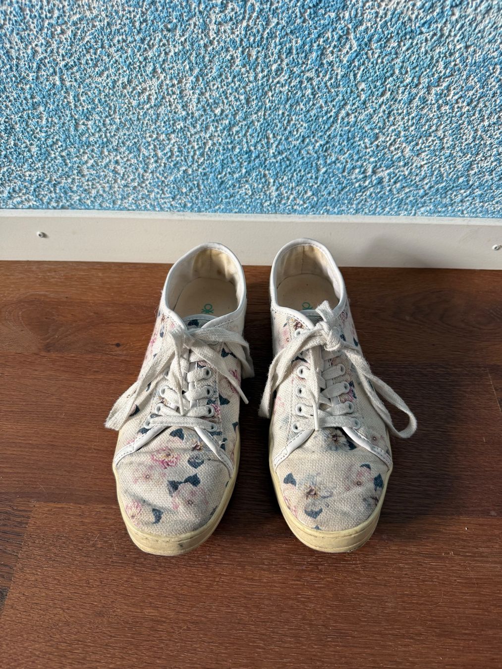 Benetton Scarpe da donna: Floral Canvas Sneakers – Usato da Altendorf venduto da am9j_nt