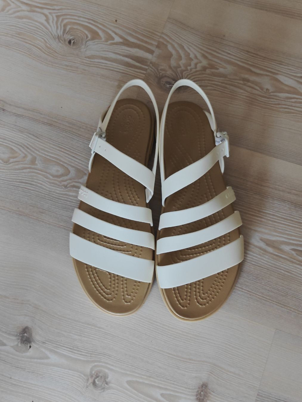 Chaussures femmes: Sandales Crocs blanches femme. Taille 8 – Neuf (Voir description) à Villiers par Cdric_HD