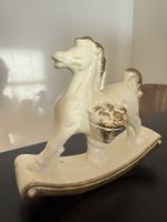Antikes Schaukelpferd aus Keramik mit Goldakzenten