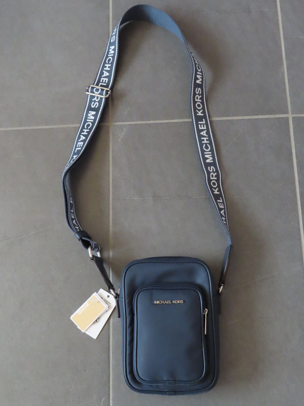 Michael Kors Taschen für Damen: MICHAEL KORS Smartphone-Umhängetasche ***NEU*** – Neu und originalverpackt aus Wallenried von Asyano 1