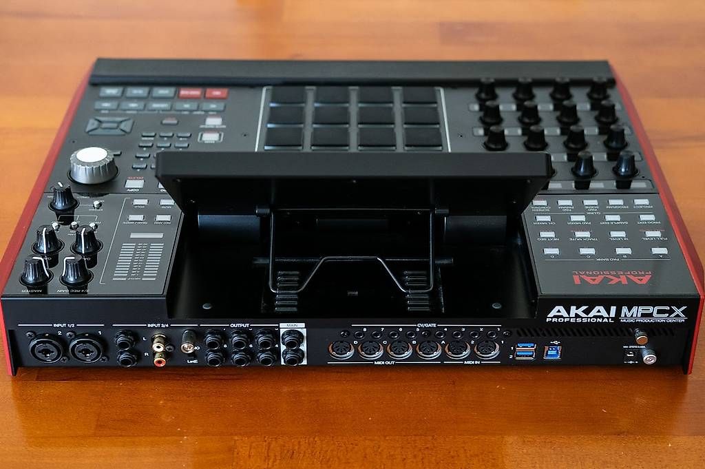 Akai Strumenti musicali: Akai Professional MPC X – Usato da Zürich venduto da raphael302 1
