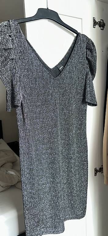 Vestiti: Robe brillante idéale pour les fêtes – Usato da Grand-Lancy venduto da ssa_k59z