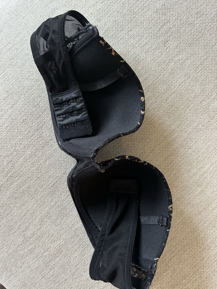H&M Altra biancheria intima: Lace Bra - Glamorous Black & Gold - Size 75B - – Usato da Zürich venduto da car_68nt 1