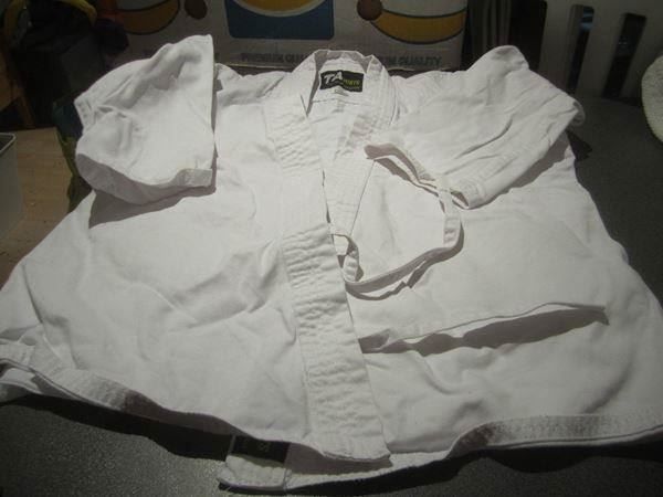 Giacche & Cappotti: Karate-Jacke Grösse 140, weiss – Usato da Zürich venduto da abraxas1291