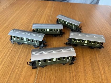 Märklin Modellini di ferrovie: Wagons Märklin 5 pcs  – Usato da Orbe venduto da car_8grw 2