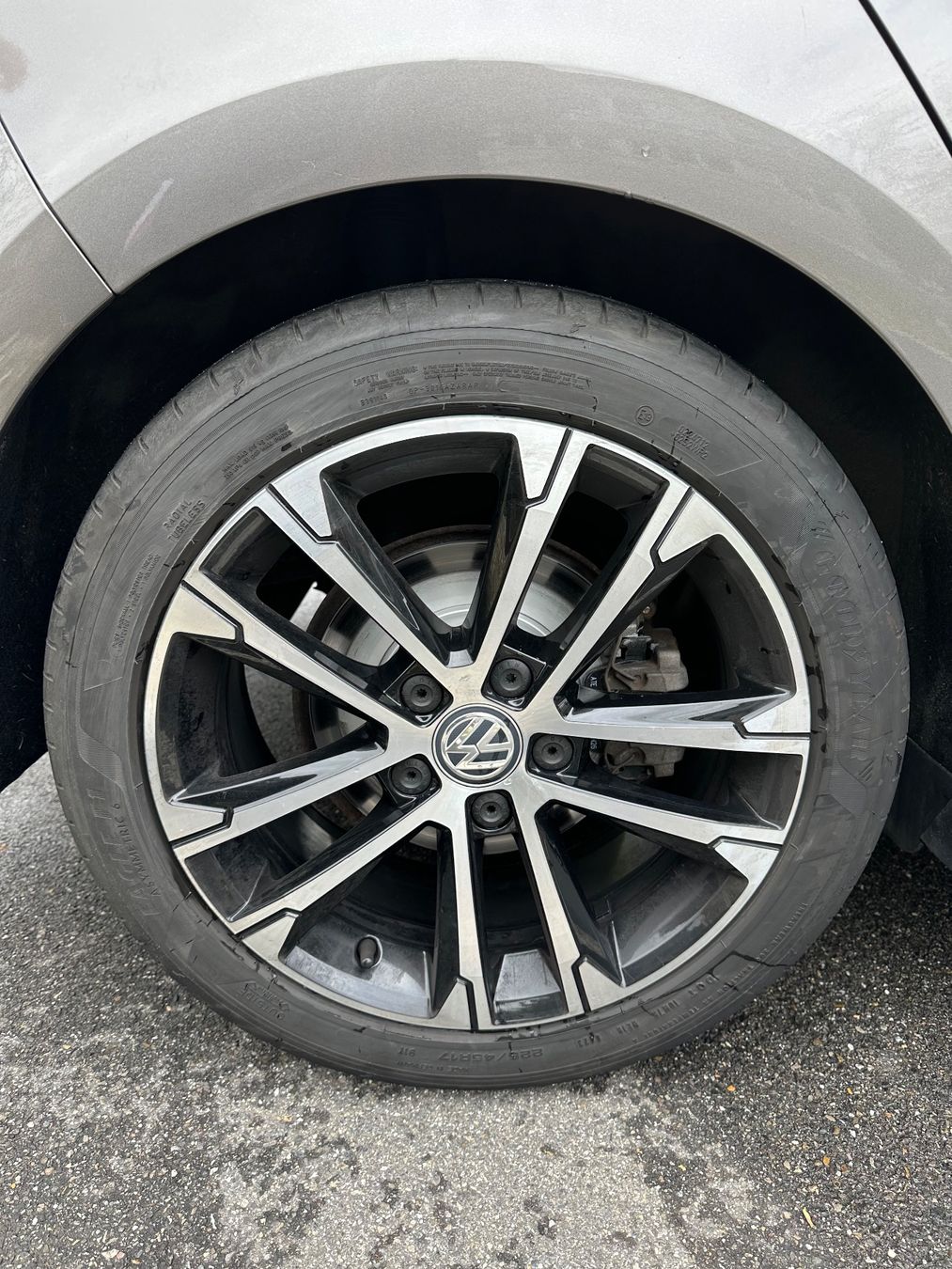 VW Automobili: VW Golf VII 1.4 TSI  R-Line – Usato da Feuerthalen venduto da driven 9