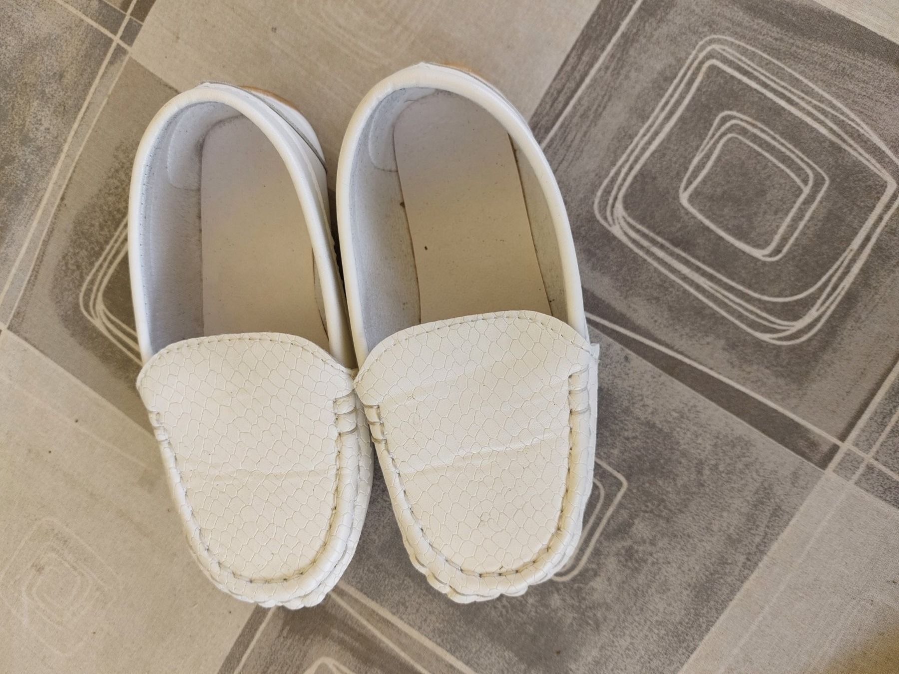 Scarpe da uomo: Superweiche Unisex Kinderschuhe – Usato da Pfaffnau venduto da hei_9l9h