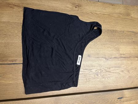 schwarzes Crop top