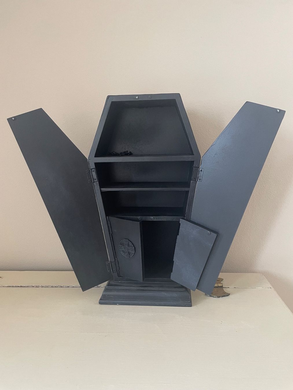 Armadi: Handgemachter Sargschrank – Usato da Minusio venduto da Pink222 2