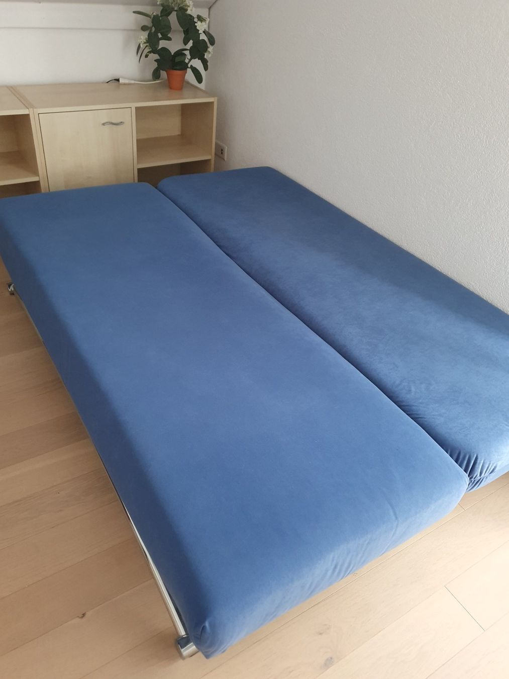 Livique Sofas: Schlafsofa mit Bettfunktion – Gebraucht aus Volketswil von Dokinka 5