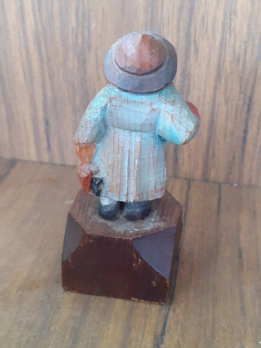 Sculture & Statue: Holzfigur handgeschnitzt - Bauernmädchen mit Apfel – Usato da Mörschwil venduto da antiksalon 6
