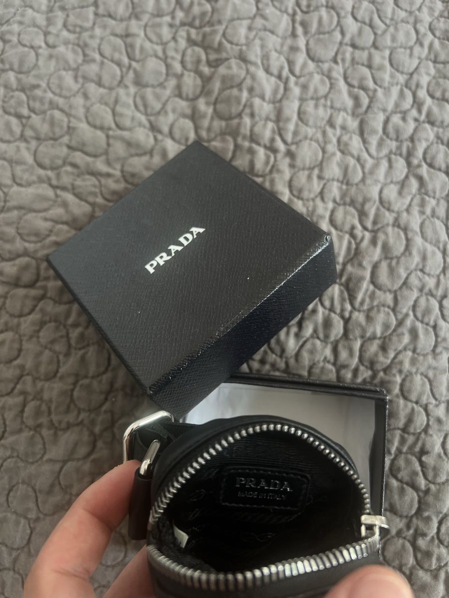 Prada Sacs: PRADA Mini Pouch Leder Schwarz – D'occasion à Zürich par lennyschmied 1