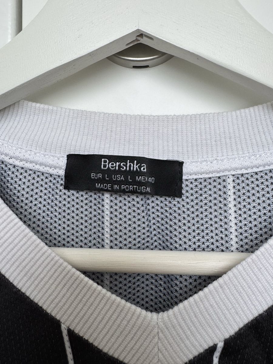 Bershka T-shirts: Bershka T-Shirt schwarz – D'occasion à Maisprach par jokoundklaas 4