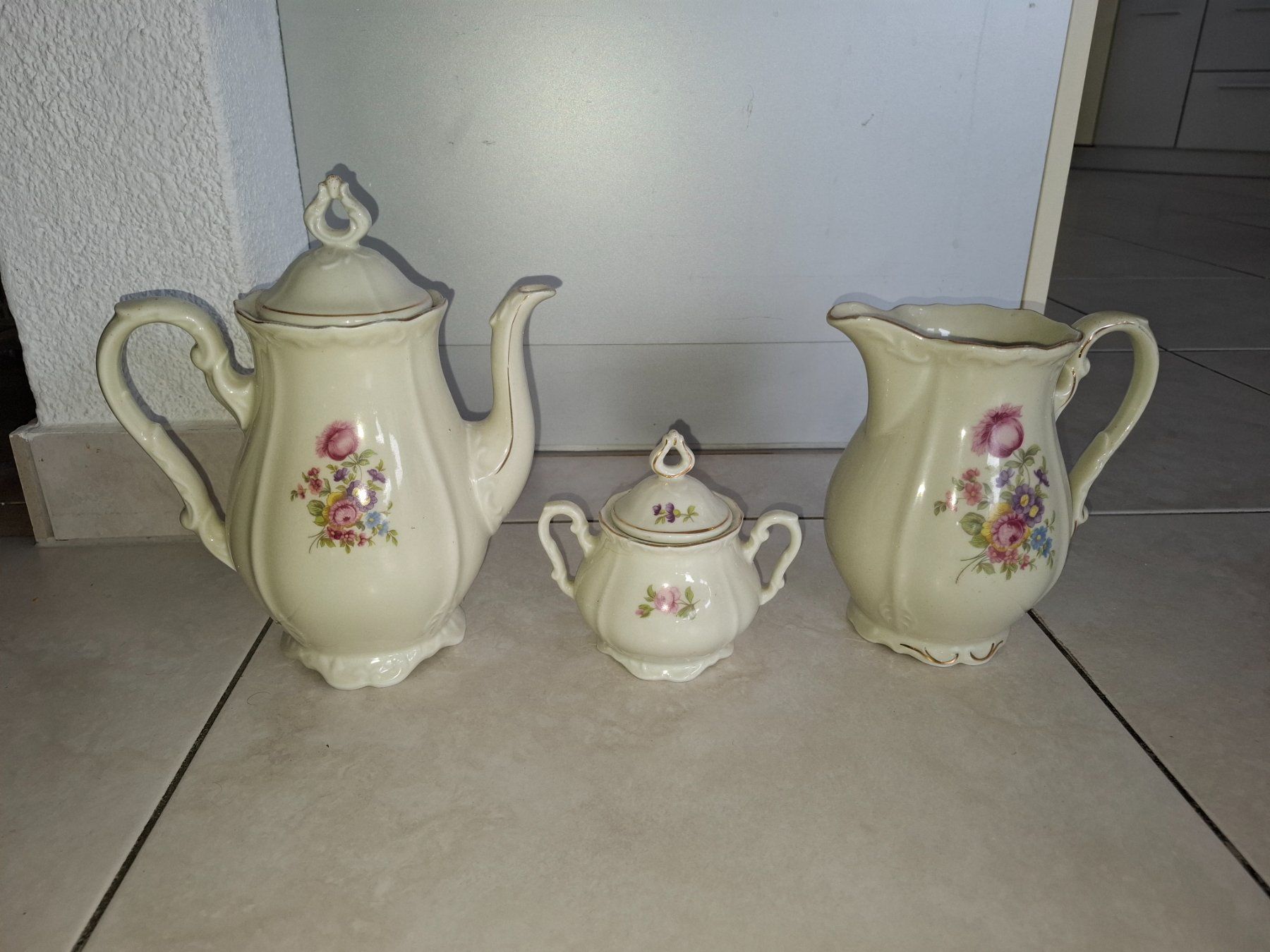 Set di piatti: Alter Kaffeeset – Usato da Weggis venduto da Jhmathis