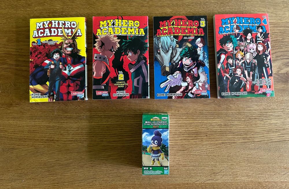 Fumetti: My Hero Academia Band 1-4 + Figur – Usato da Jona venduto da theklicker