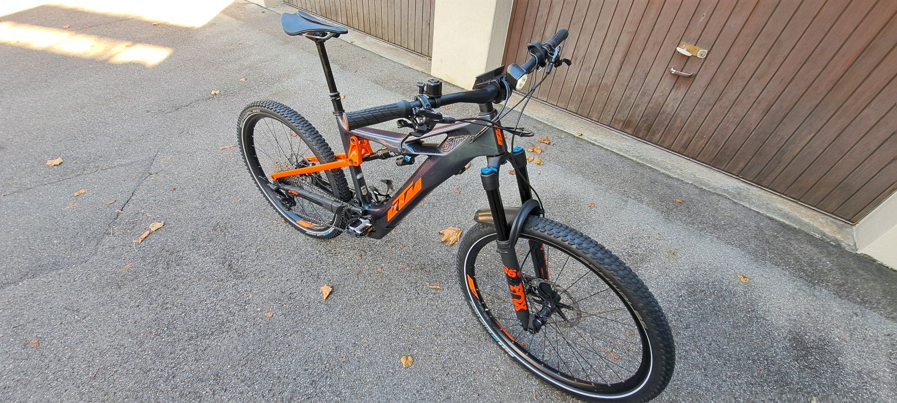 KTM Biciclette: KTM Macina Kapoho Master Fully Carbon E-Bike Shimano XT Bosc – Usato da Oberägeri venduto da 455 4