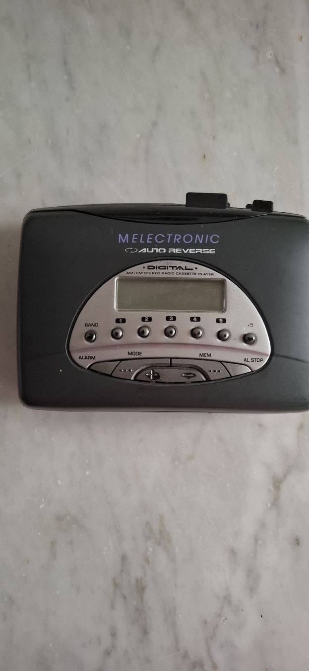 Lettore multimediale portatile: MELECTRONIC Stereo Cassette Player mit Digital Tuner M-828,  – Difettoso da Wichtrach venduto da Sunneblueme7